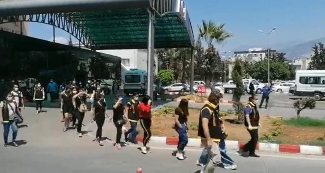 İskenderun'da masaj salonlarına baskın